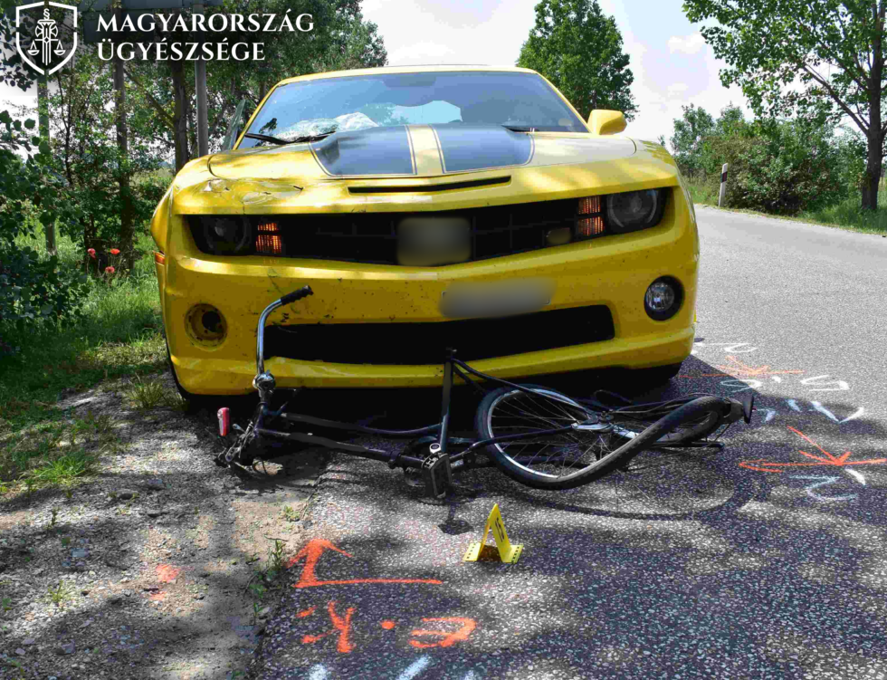 Több mint 140-el hajtott át az idős, biciklis férfin egy itass nő Kunfehértónál