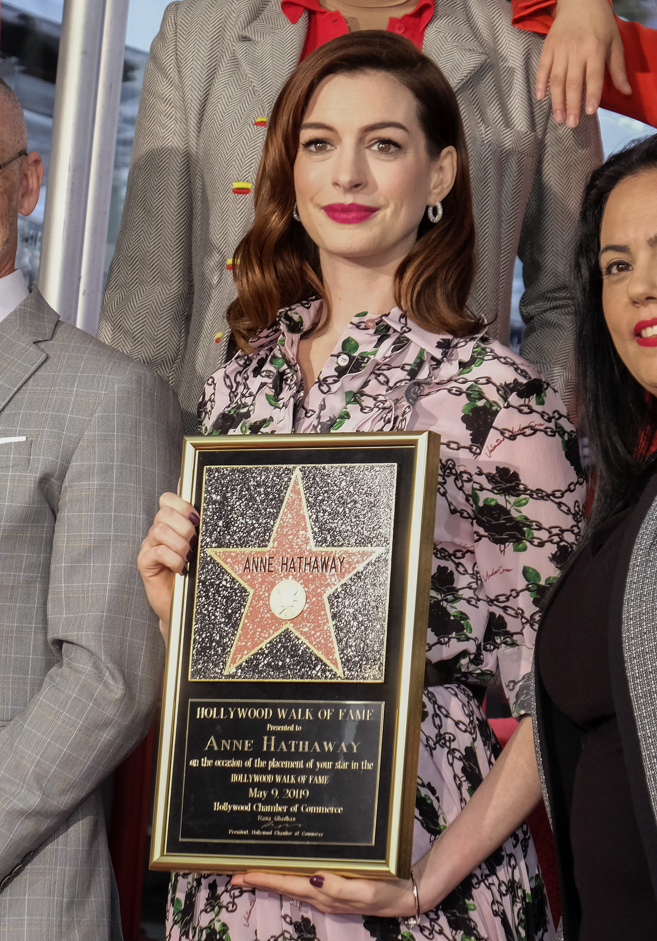 FOTO | Anne Hathaway a primit o stea pe celebrul Hollywood Walk of Fame