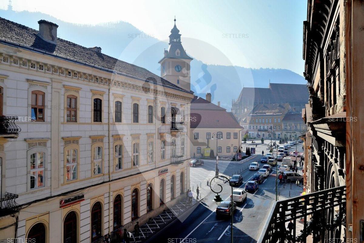 Brașovul scoate la vânzare un palat spectaculos din inima orașului, cu vedere spre Tâmpa, la preț de penthouse în centrul Bucureștiului