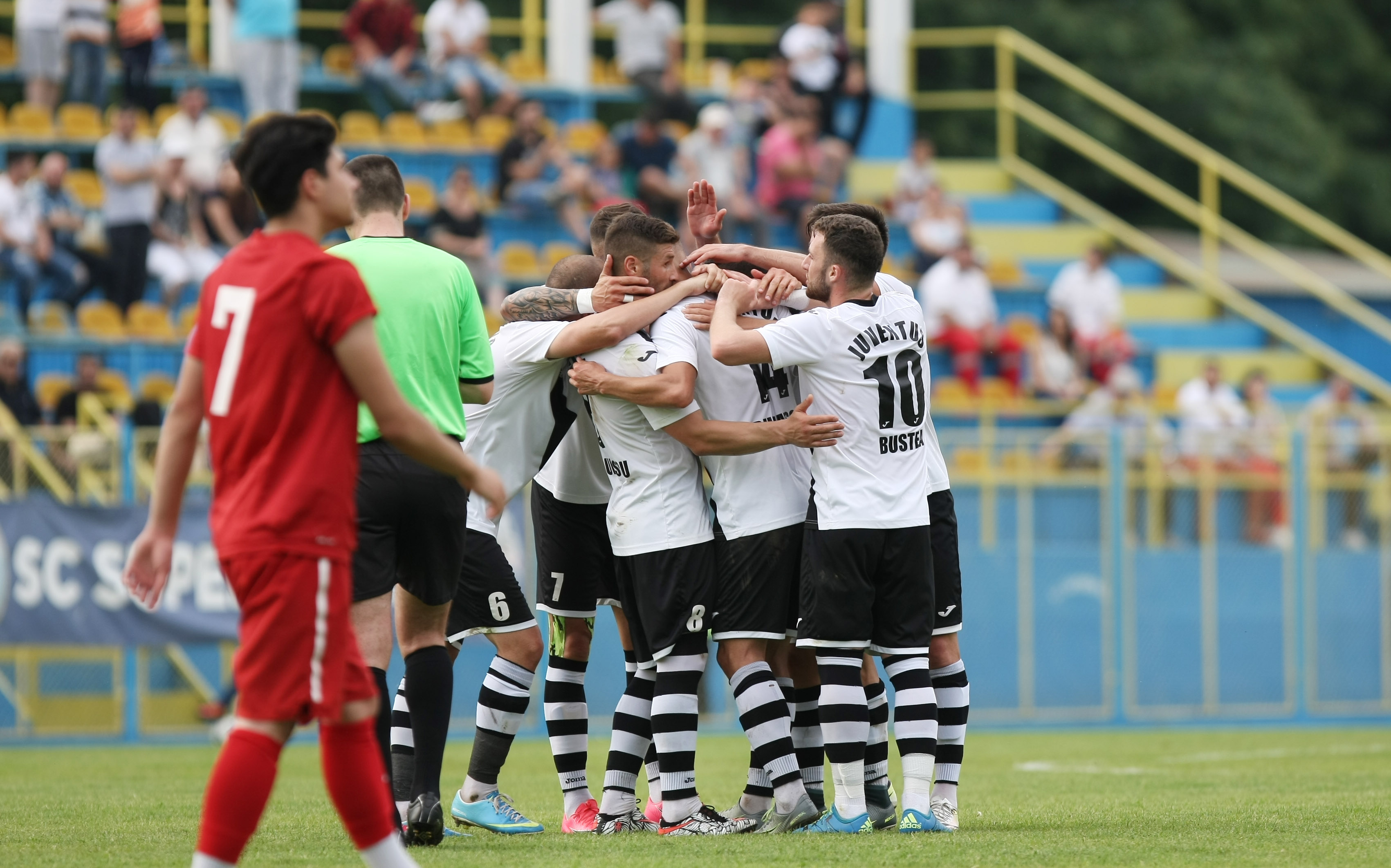 Liga 2, etapa 38. Juventus a sărbătorit promovarea. Sepsi e şi ea în Liga 1, iar UTA merge la baraj. Foresta nu s-a prezentat la Călăraşi! / FOTO