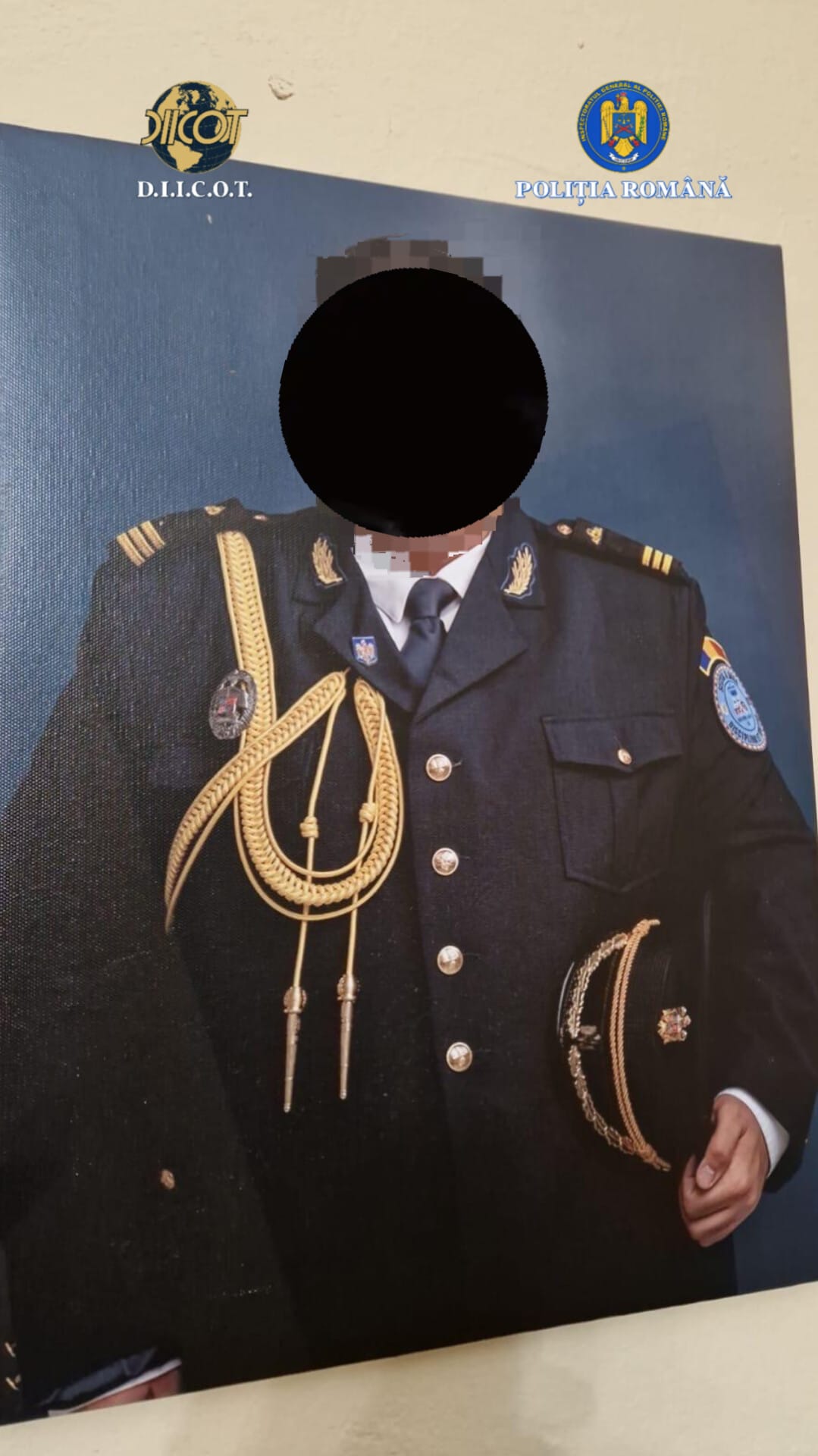 Un bărbat s-a dat drept ofițer SRI, a racolat foşti luptători din MApN și a păcălit inclusiv polițiști și angajați din alte structuri ale statului