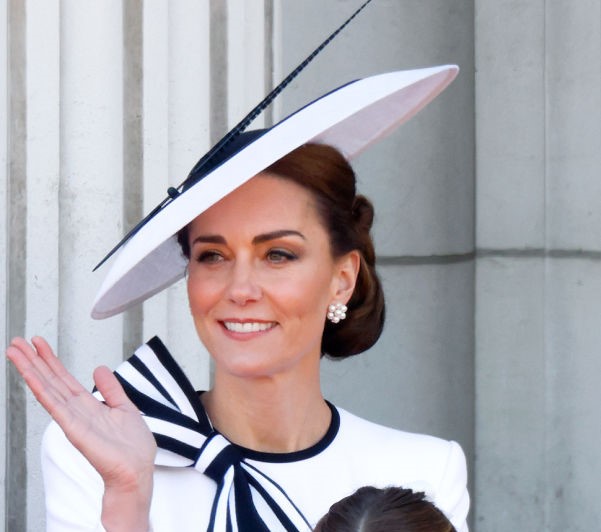 Most jött! Itt vannak a friss fotók Katalin hercegnéről, ott ül a királyi páholyban