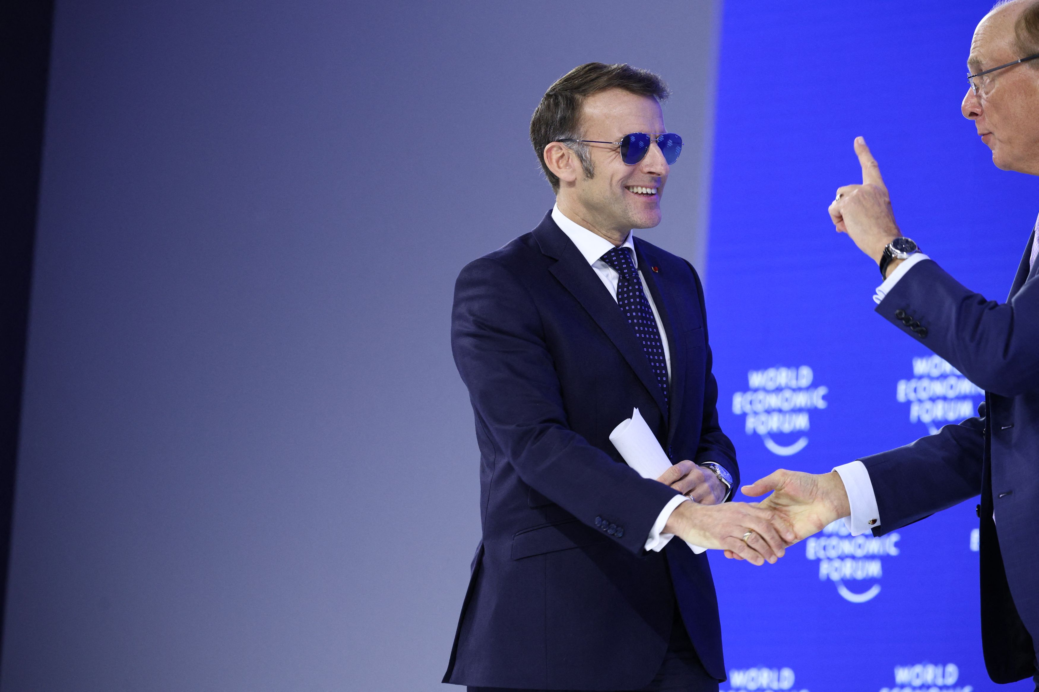 Cătălin Botezatu, despre ochelarii de soare purtați de Emmanuel Macron. Cât costă un astfel de model: „Un brand de lux cu istorie de peste un secol”