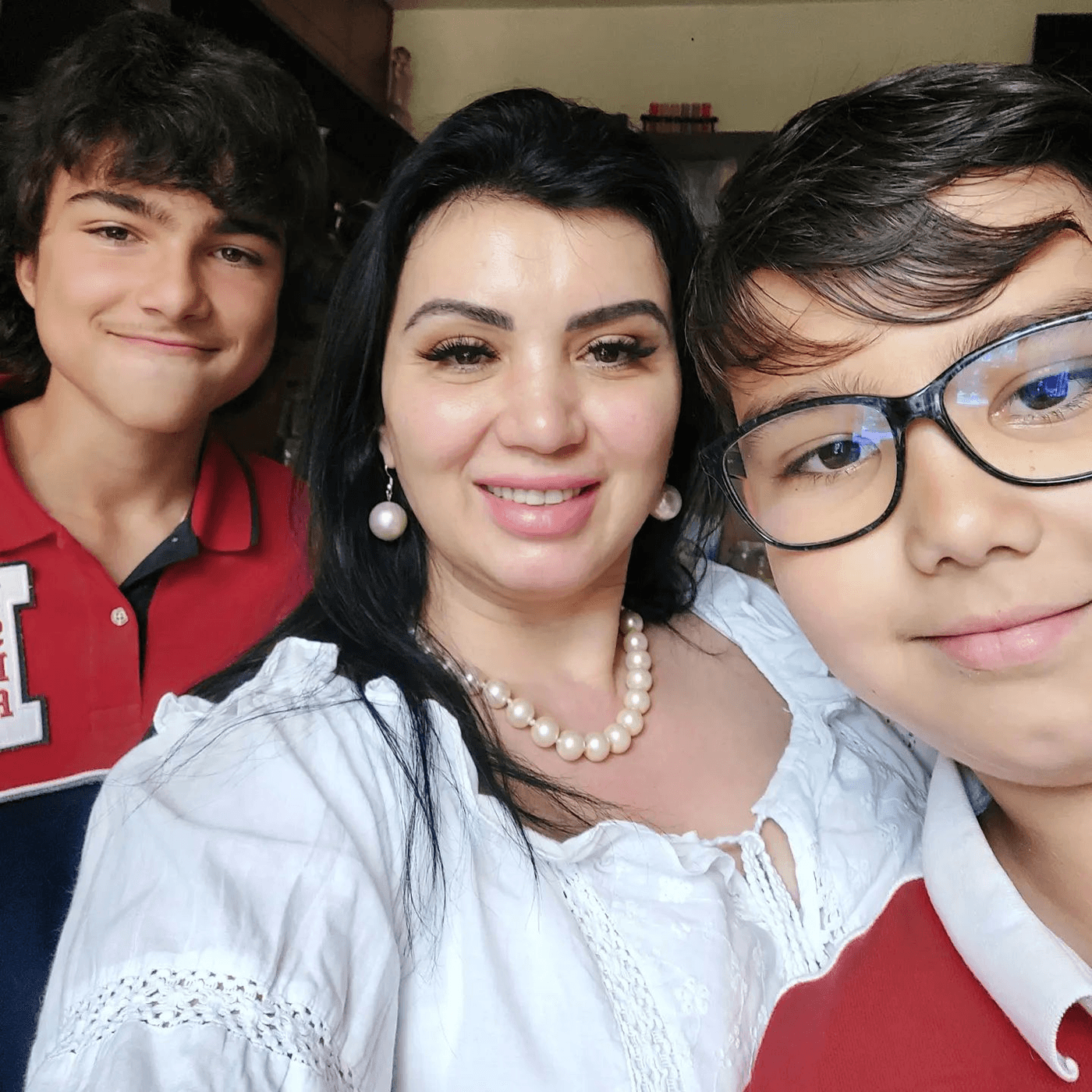 Imagine rară cu Adriana Bahmuțeanu și băieții ei. Eduard și Maximus locuiesc cu Silviu Prigoană, tatăl lor