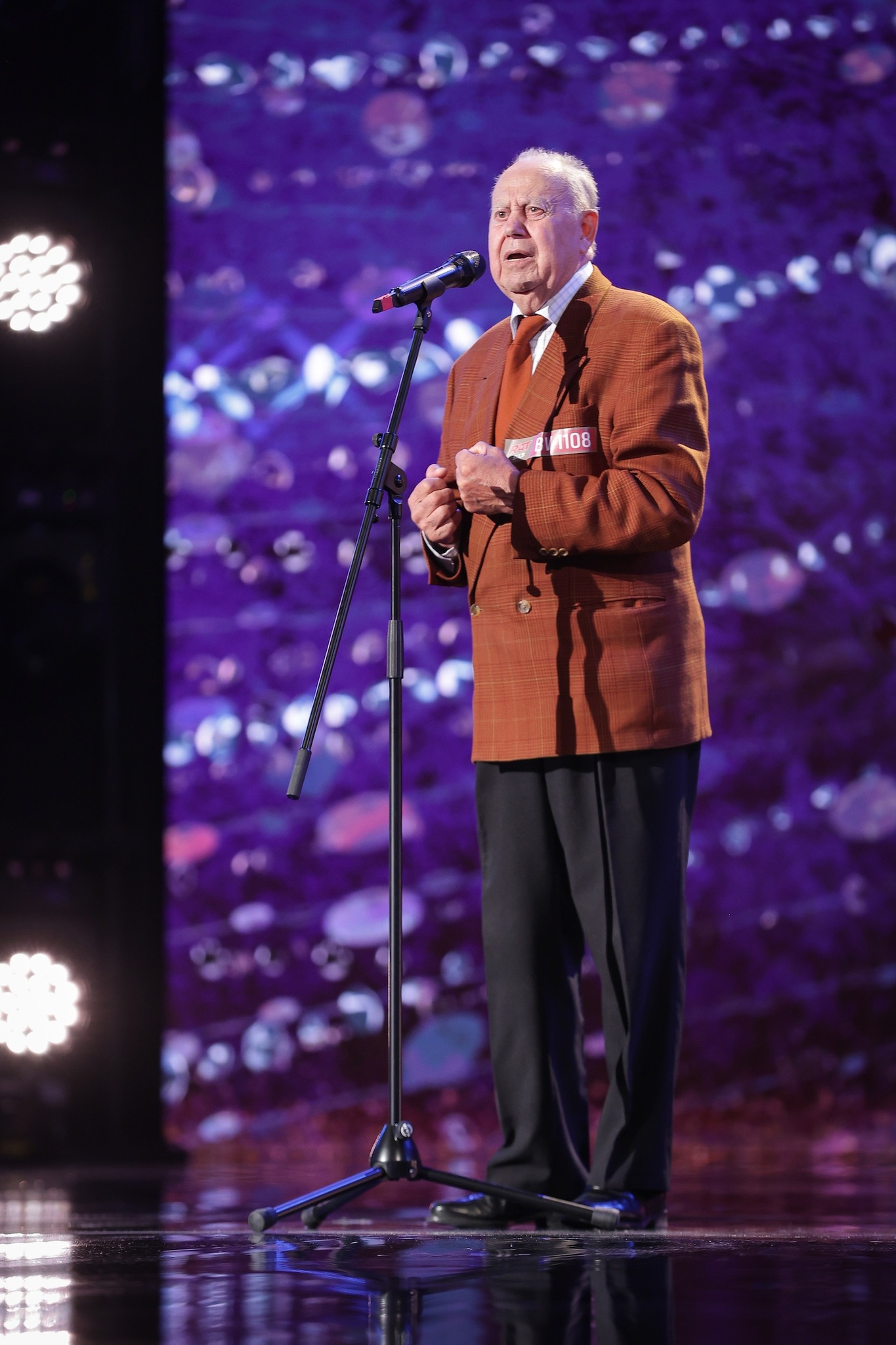 Cine e Dumitru Hermeneanu, pensionarul de la „Românii au talent” care a recitat o poezie dedicată soției sale. „Am fost coleg cu Stela Popescu”