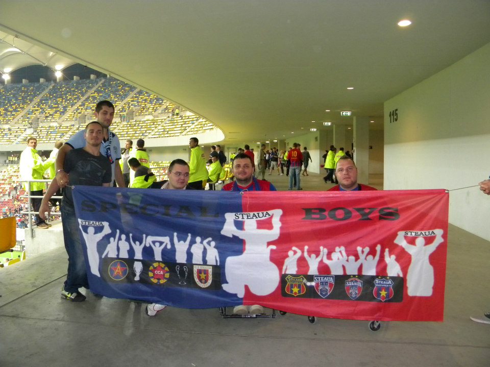 GALERIE FOTO / Minune de Sărbători în România! ^Steaua a ridicat din nou în picioare un fan cu membrele inferioare amputate