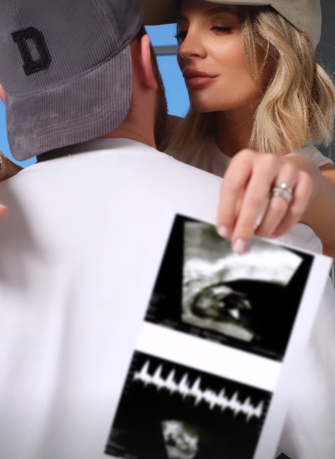 Ana Baniciu e însărcinată: „Familia noastră se împlinește”. Primele imagini cu burtica de gravidă