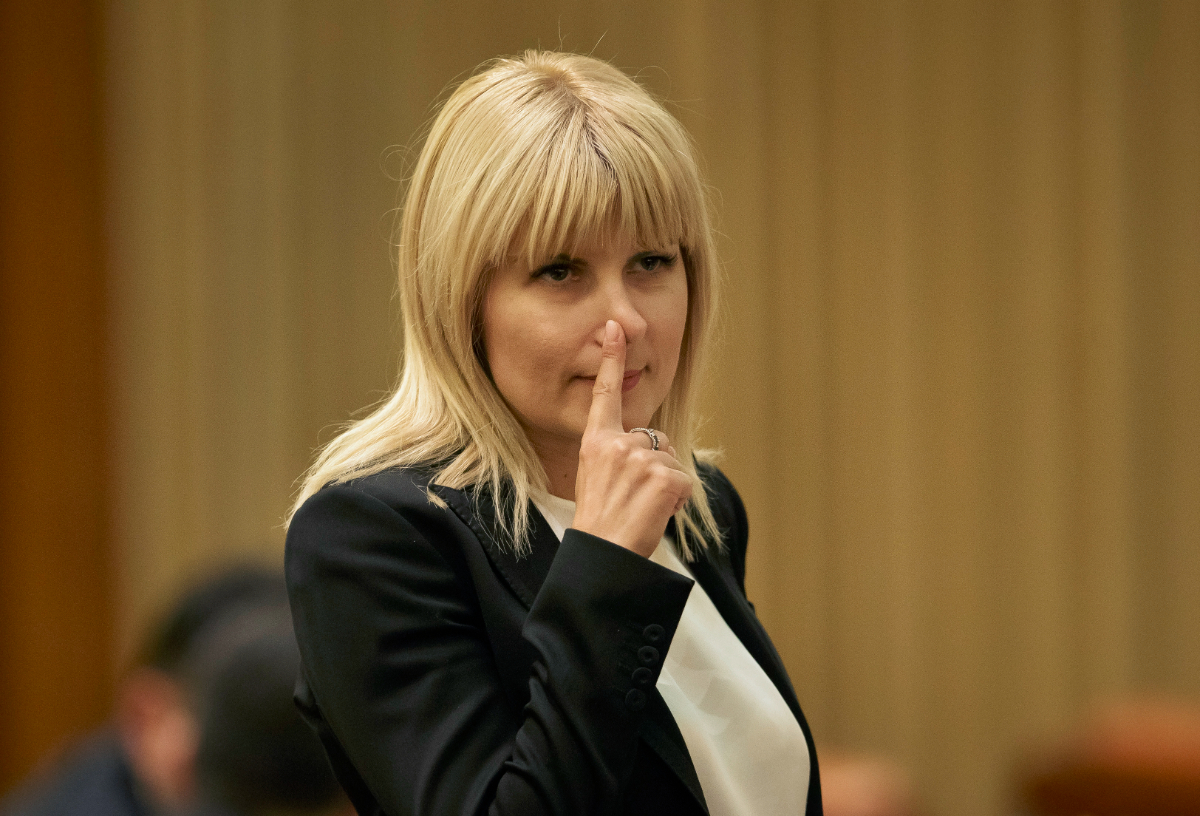 Ce a făcut Elena Udrea după ce a ajuns în vacanță la Mamaia: „Dacă trăia Ceaușescu, v-ar fi condamnat pe viață”