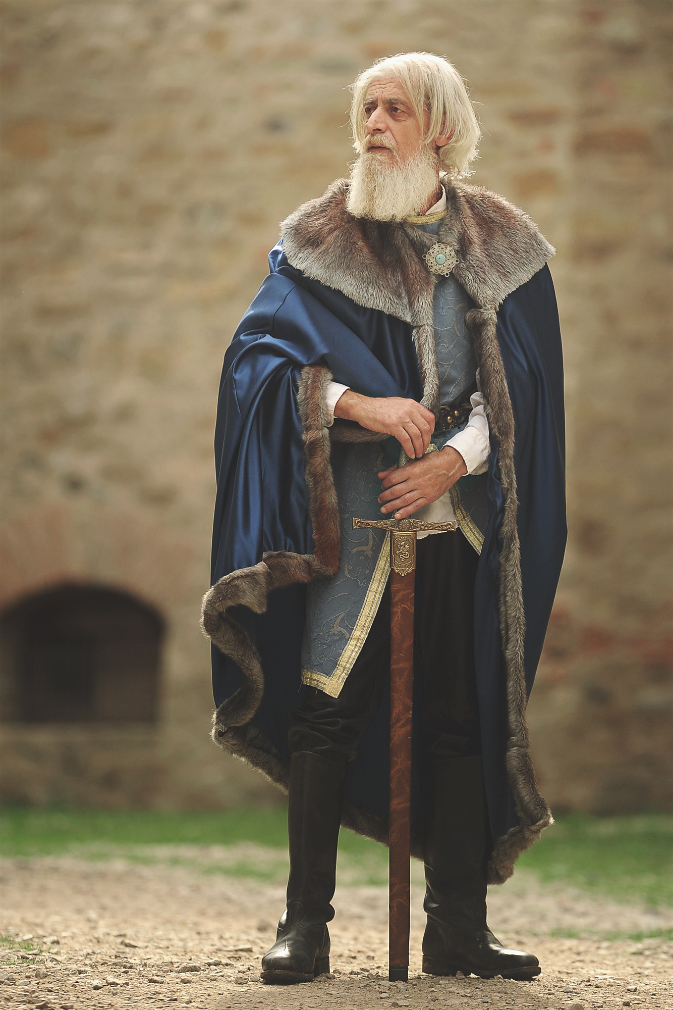 REPORTAJ/Moş Crăciun din Ţara Făgăraşului, un pictor rebel, fiul croitoresei Casei Regale / FOTO