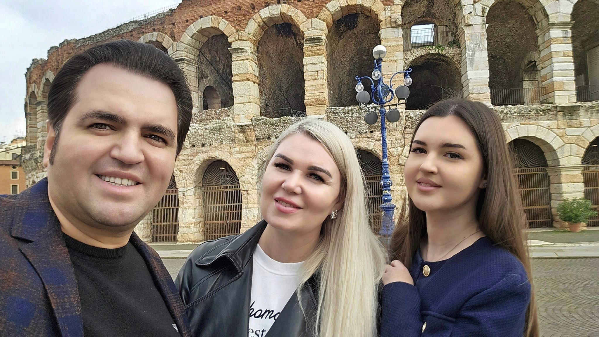Altar de lumânări în blocul unde a trăit fiica lui Igor Cuciuc. Când va fi înmormântată Andreea