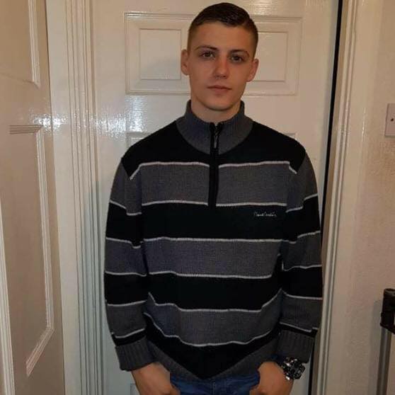 FOTO | Un tânăr a fost mutilat de o gașcă de huligani. Mesajul uluitor, devenit viral, către cei care l-au desfigurat