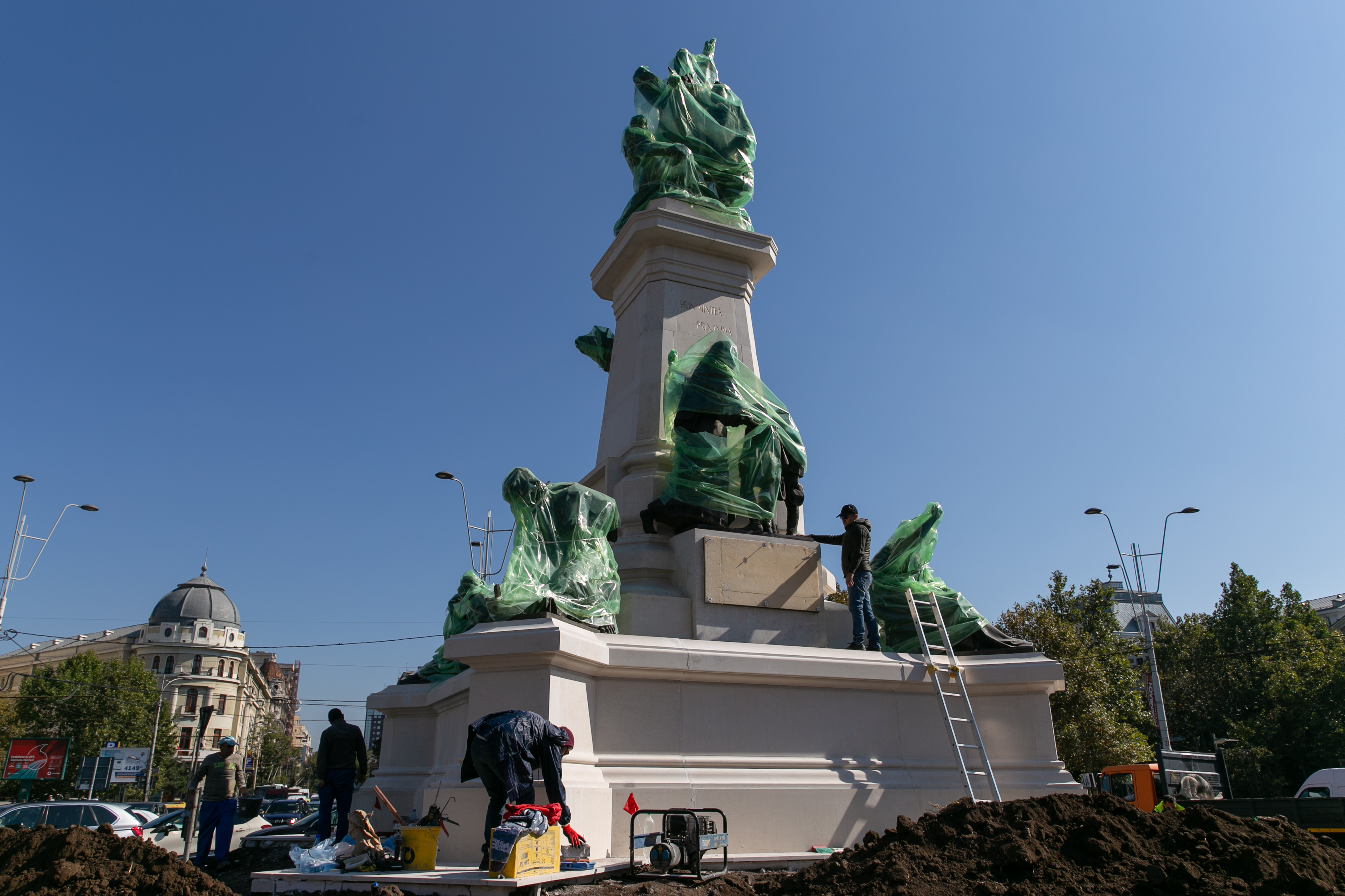 Cum arată monumentul lui Ion C. Brătianu, din Piața Universității, înainte de inaugurare