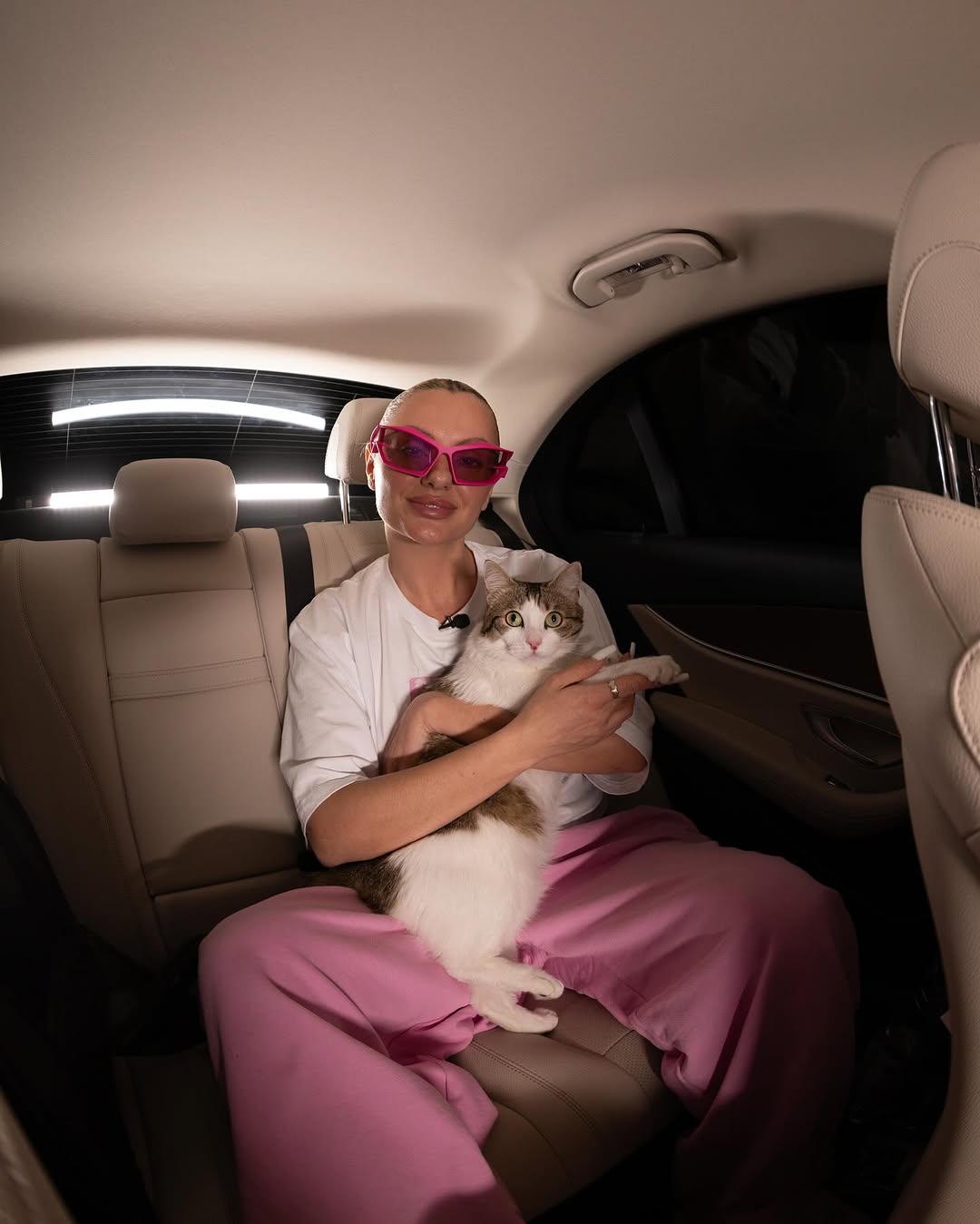 Motivul pentru care fanii au pus-o la zid pe Alexandra Stan. Ce a făcut vedeta pe autostradă: „Nu știam”