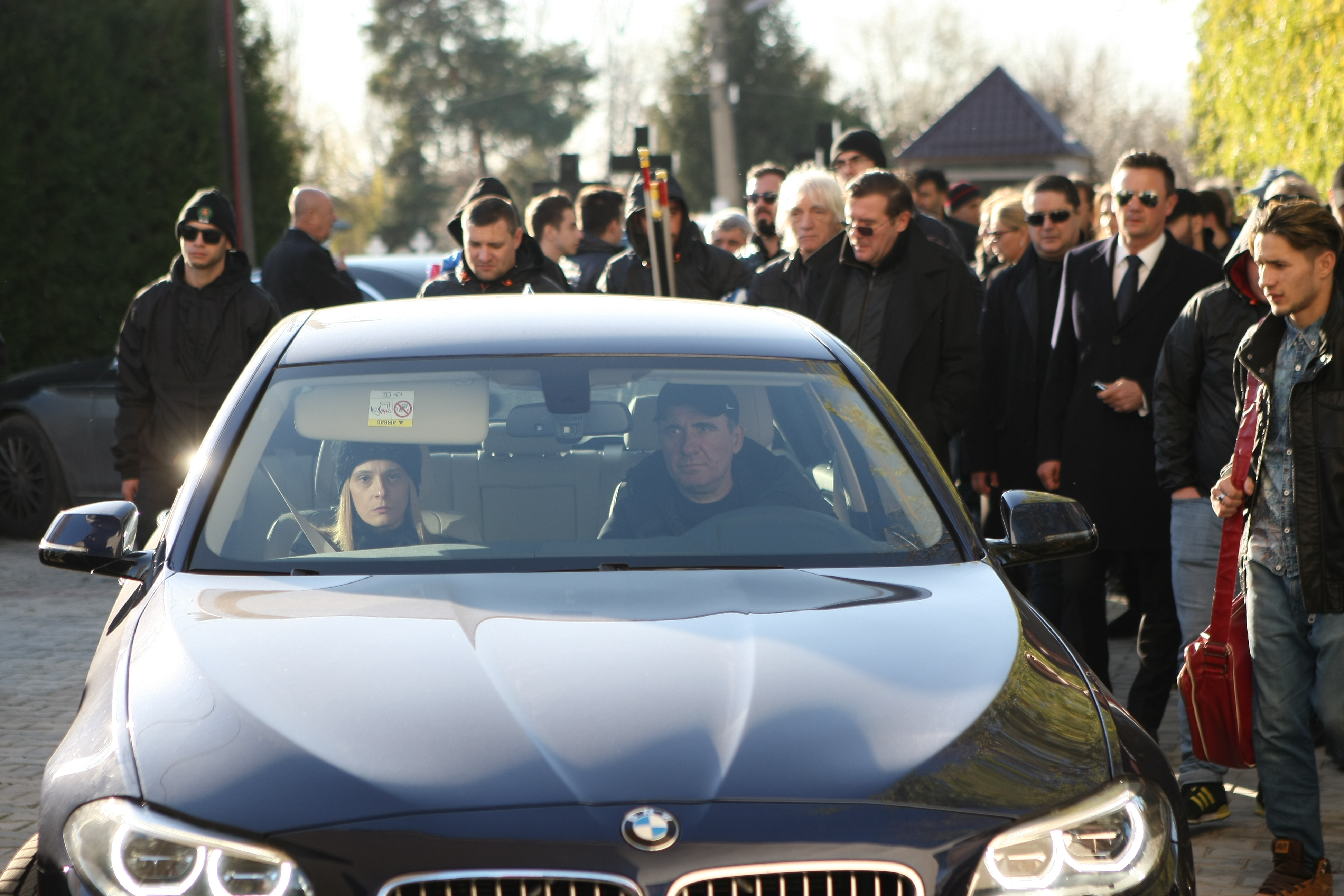 Daniel Prodan a fost înmormântat, azi, la cimitirul Sf. Ilie din Voluntari. Promisiune în lacrimi făcută de Gică Popescu: ”Îți vom îndeplini visul” | GALERIE FOTO