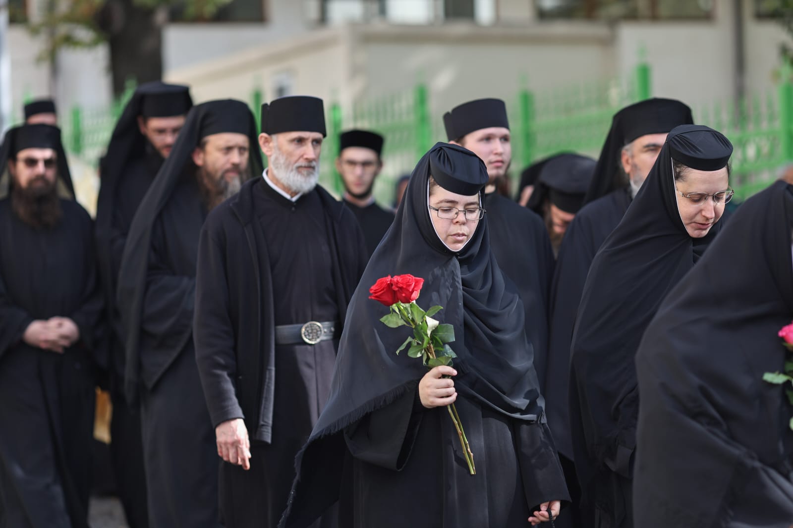 Procesiune religioasă în București, cu moaştele a cinci sfinți. Becali și Simion printre participanți. Programul sărbătorii Sfântului Dimitrie cel Nou