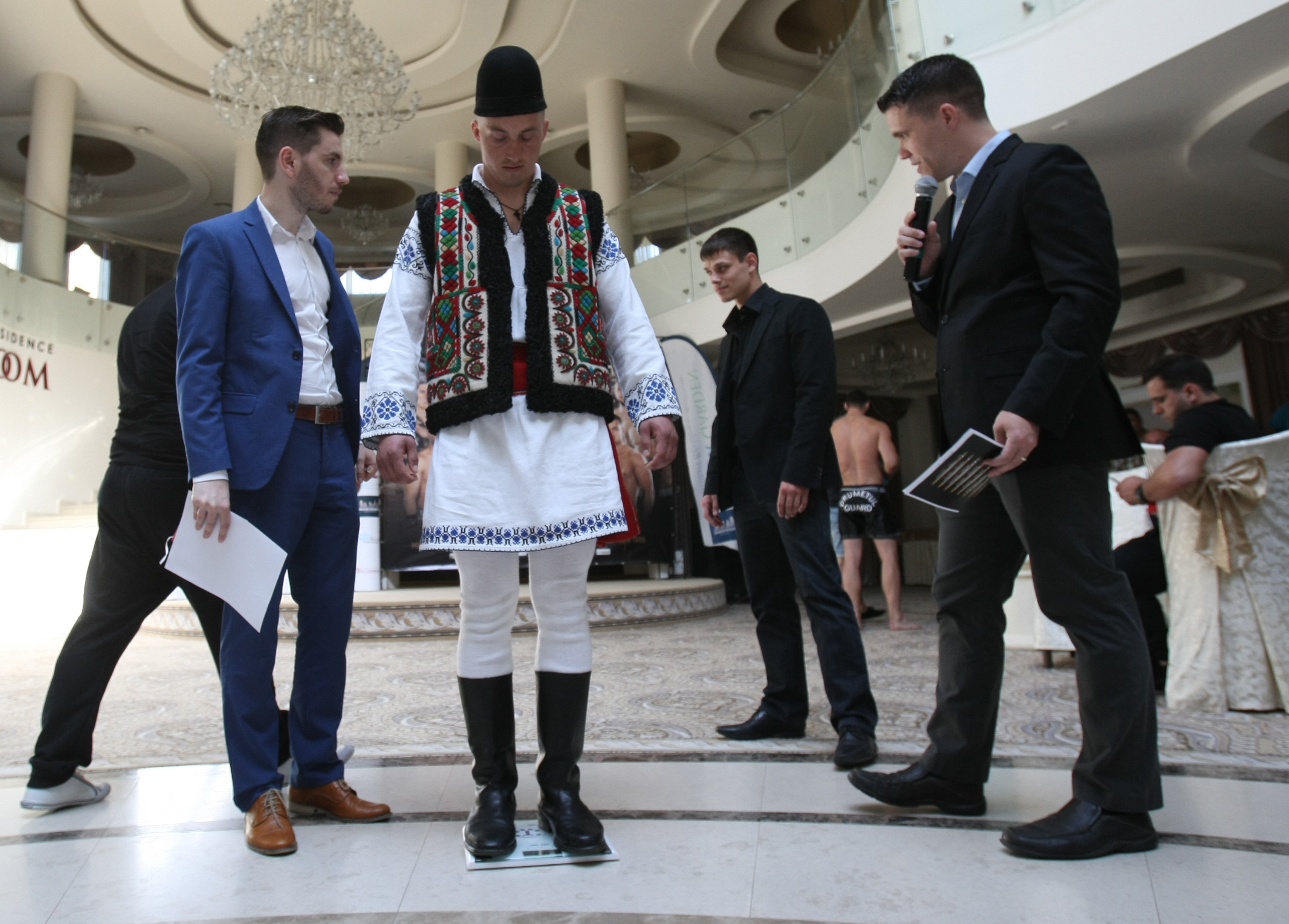 Luptătorii de la Superkombat București au trecut cu bine de proba cântarului oficial / GALERIE FOTO