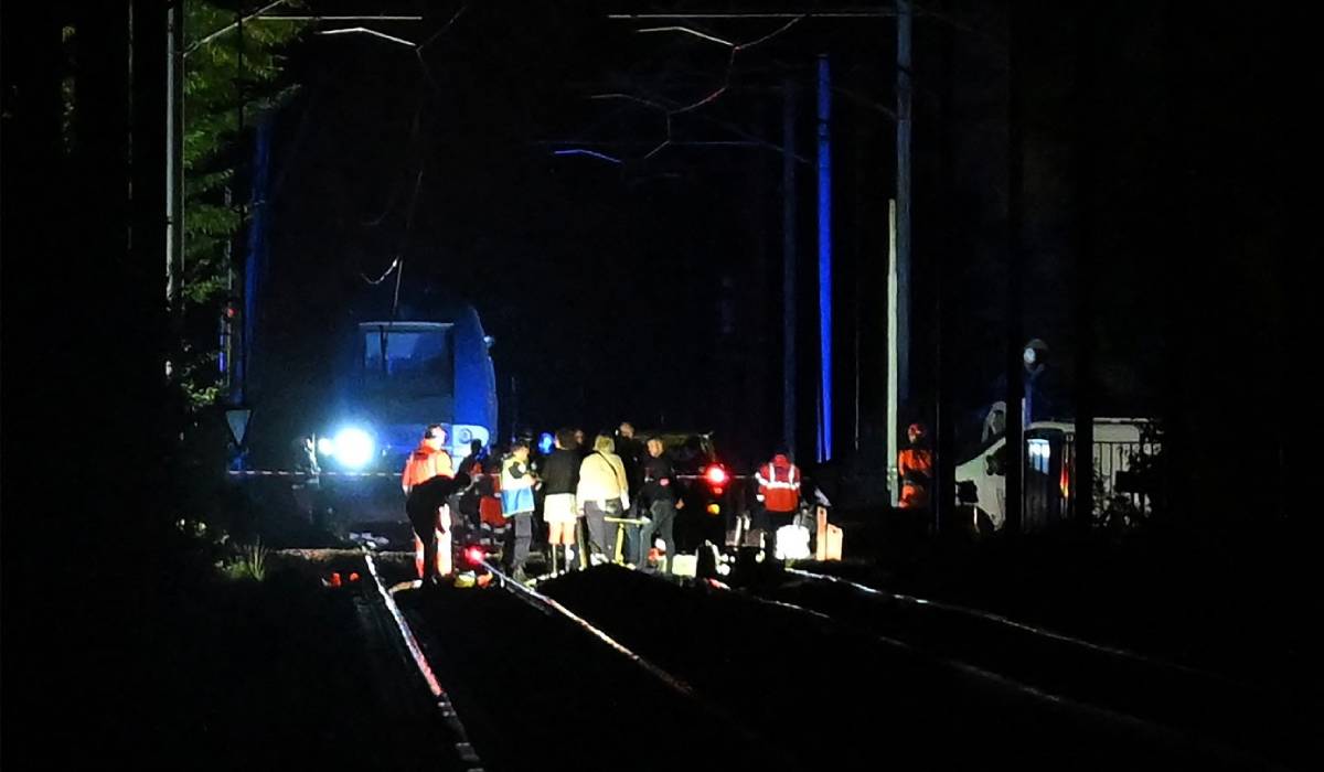 Un tren cu 186 de pasageri a sărit de pe șine și s-a răsturnat, în Franța. 44 de oameni au fost răniți