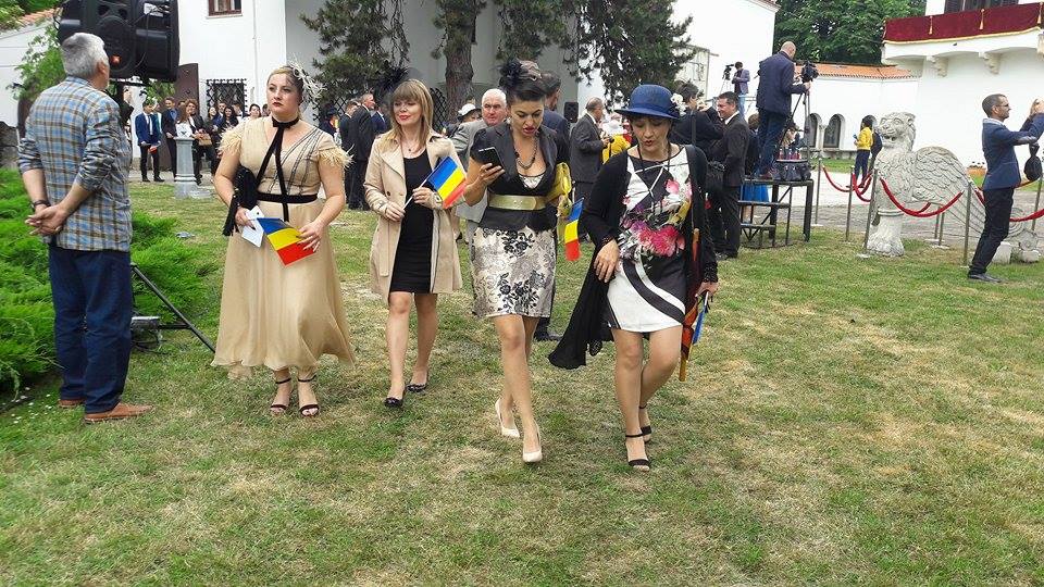 FOTO&VIDEO/ Sute de invitați la „Garden Party”, eveniment găzduit de Palatul Elisabeta, de Ziua Regalității