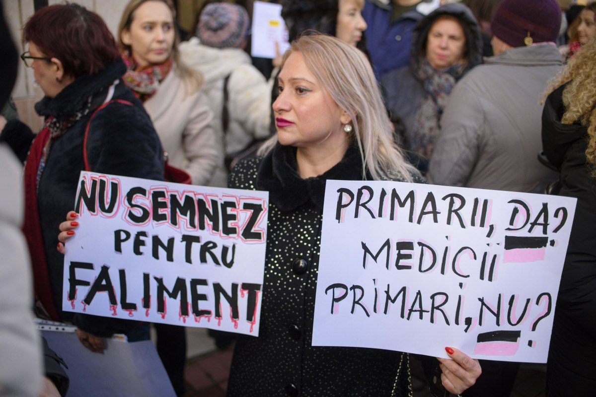 Medici de familie şi din ambulatorii au protestat în faţa CNAS. Ce s-a decis după discuțiile cu noua șefă, Valeria Herdea