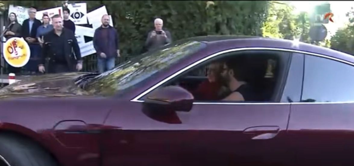 Cine este angajatul din TVR care vine la serviciu cu un Porsche