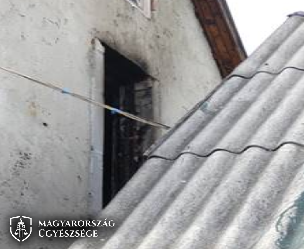 Késsel támadt a húgára és annak barátjára, majd rájuk gyújtotta a házat egy férfi Törökbálinton