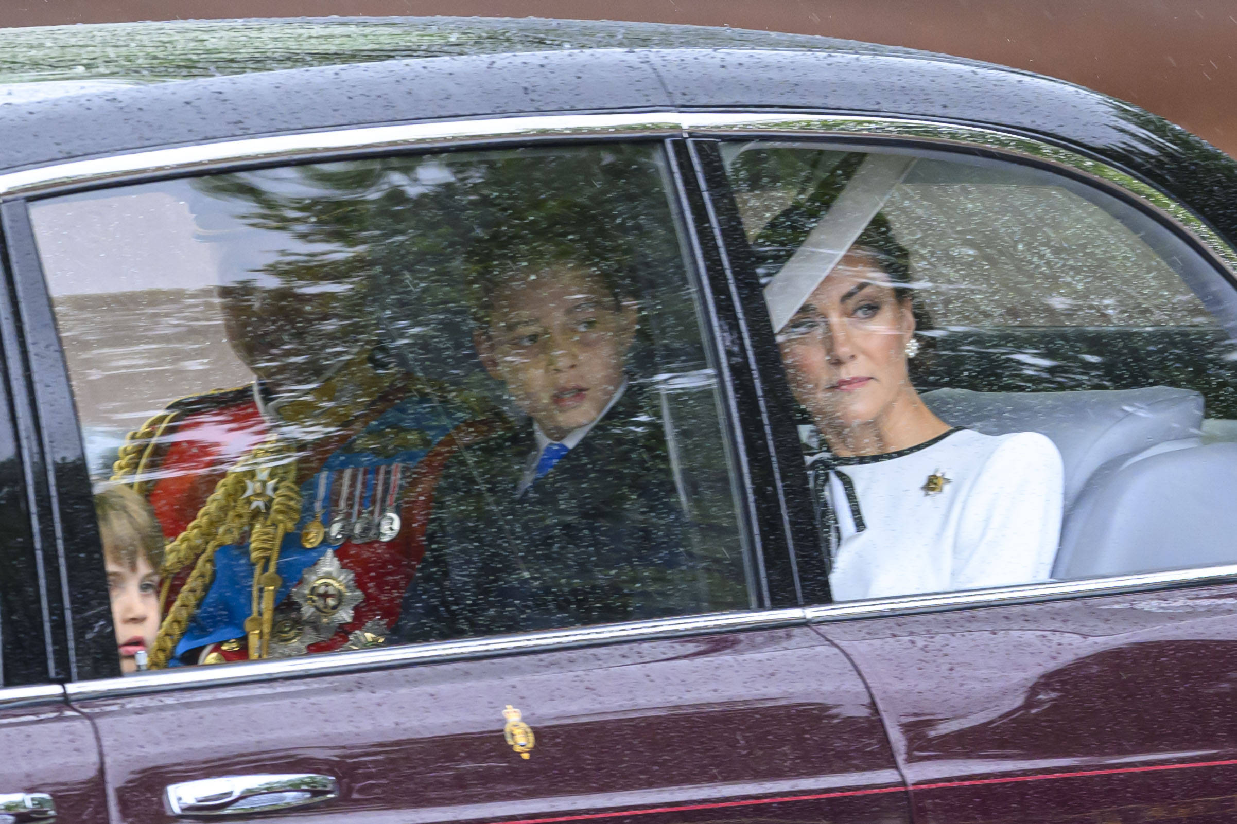 Kate, prima apariție publică de când a anunțat că suferă de cancer. Prințesa de Wales, alături de familie la o paradă