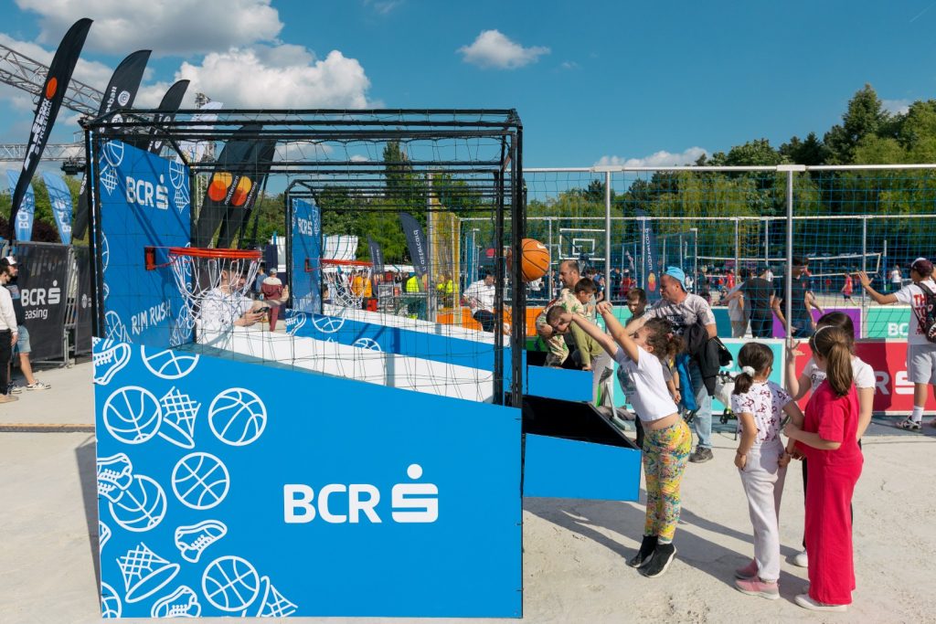 Peste 2000 de oameni au făcut sport la BCR Sport Arena Streetball, în Parcul Drumul Taberei