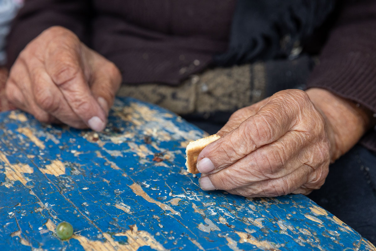 Mănâncă puțin, roagă-te, muncește. Sfaturi de viață lungă de la bătrânii din Ținutul Buzăului