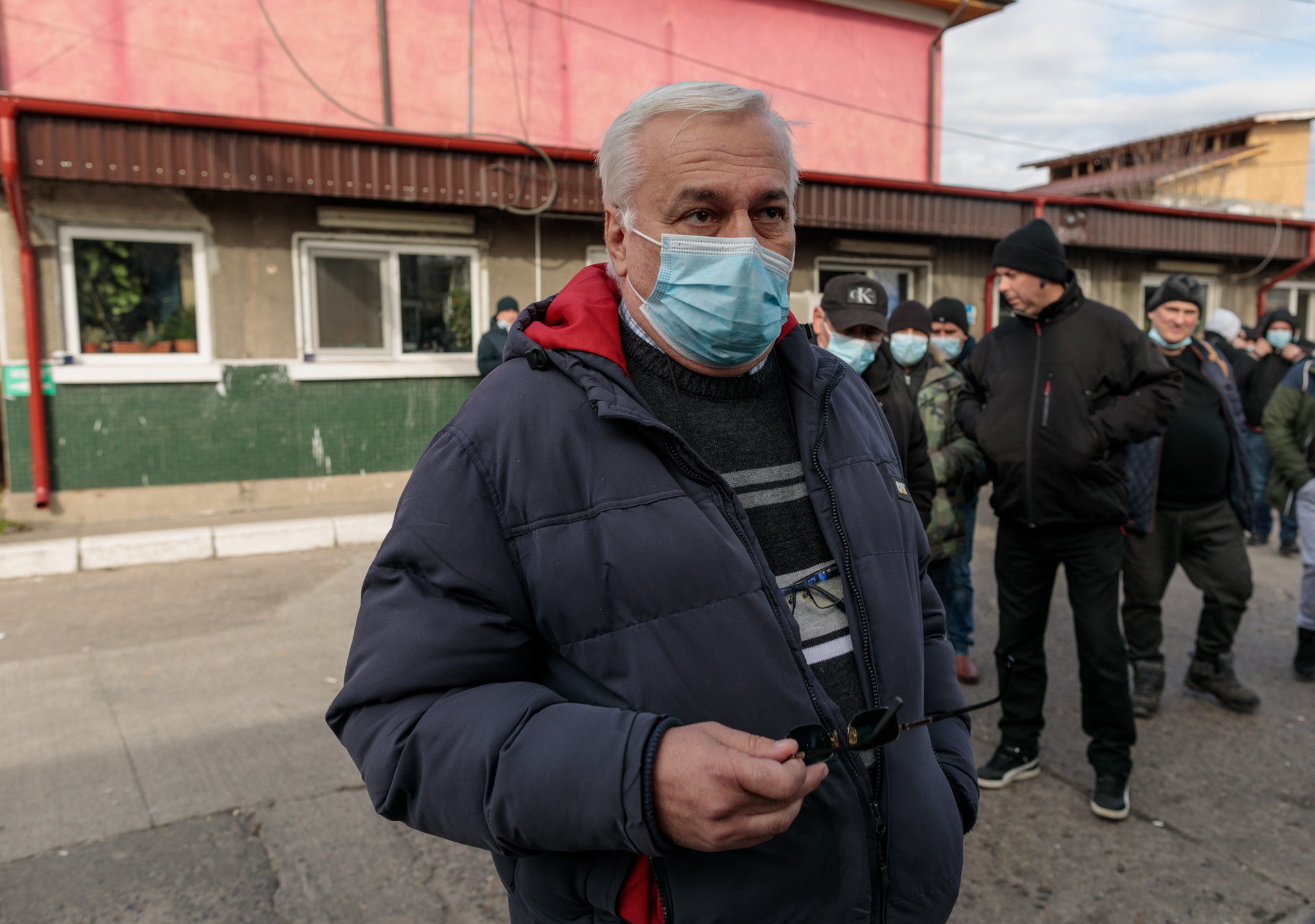 Reportaj din depourile STB. Versiunea angajaților aflați în grevă: „Călătorul nu știe cum ne chinuim noi să tragem de volan sau să mergem fără frâne”