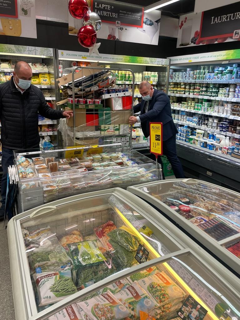 Piața Berceni și magazinul Mega Image din Piața Reșița, închise pentru 6 luni de ANPC. Mucegai, gândaci și rugină, printre neregulile descoperite