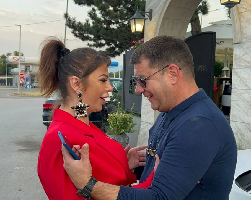 Beba broj dva na vidiku: Miljana Kulić i Ivan Marinković ne skidaju poglede jedno sa drugog na proslavi rođendana sina Željka