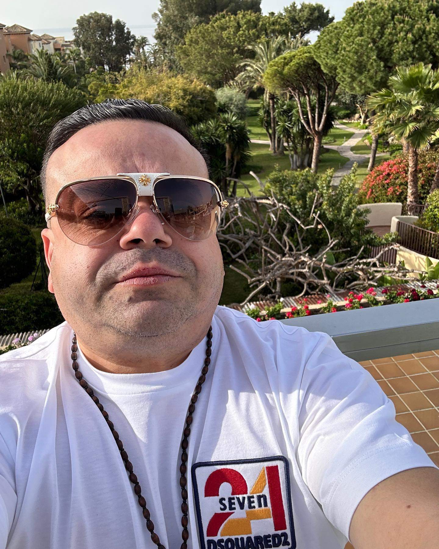 Adrian Minune a cântat rock la Nibiru și a surprins publicul. Reacțiile internauților: „Doamne, ce voce are!”