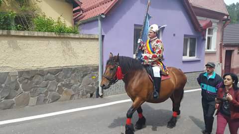 Mii de oameni au asistat la Parada Junilor la Brașov | GALERIE FOTO
