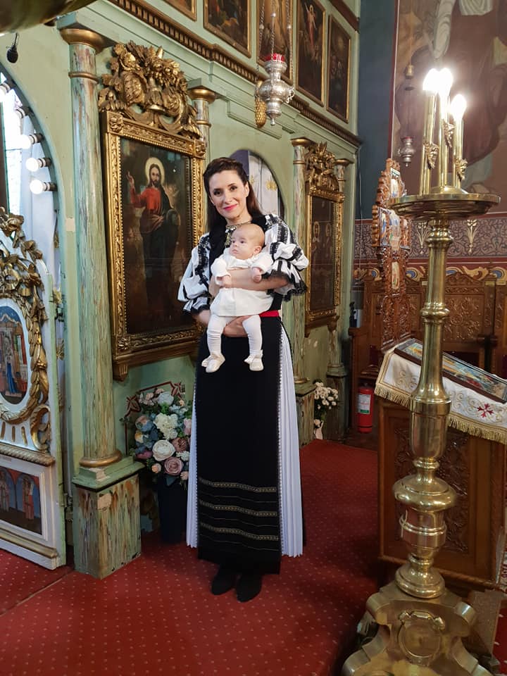 Iuliana Tudor a fost nașă. Ce transformare: cum s-a îmbrăcat la biserică și cum a apărut la petrecere | FOTO