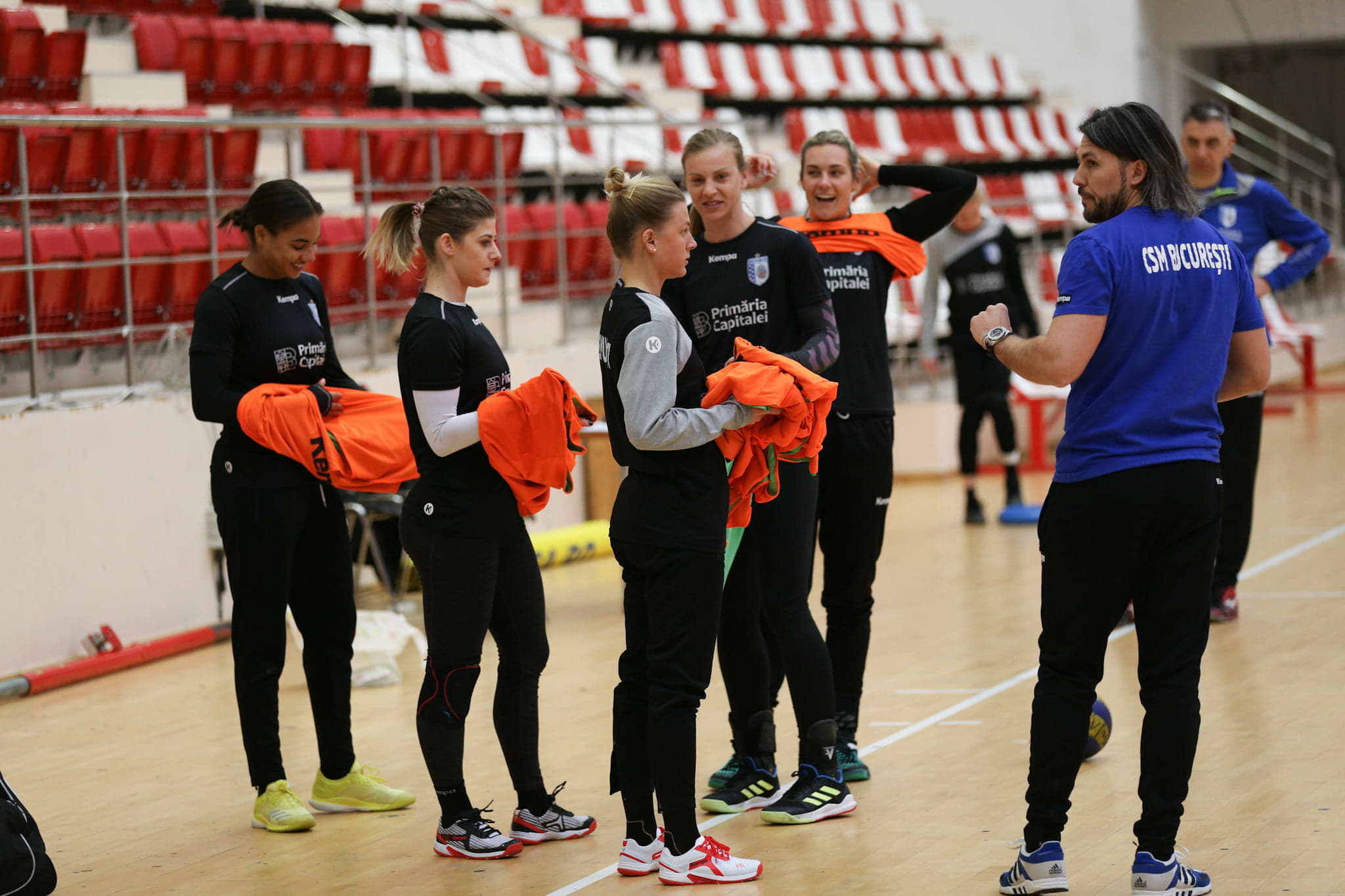 FOTO | CSM București a ratat calificarea în Final Four-ul Ligii Campionilor la handbal feminin. Două eșecuri cu Metz