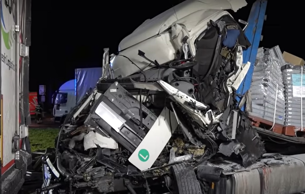 Șofer român de TIR, mort într-o parcare din Germania. A lovit violent un alt camion