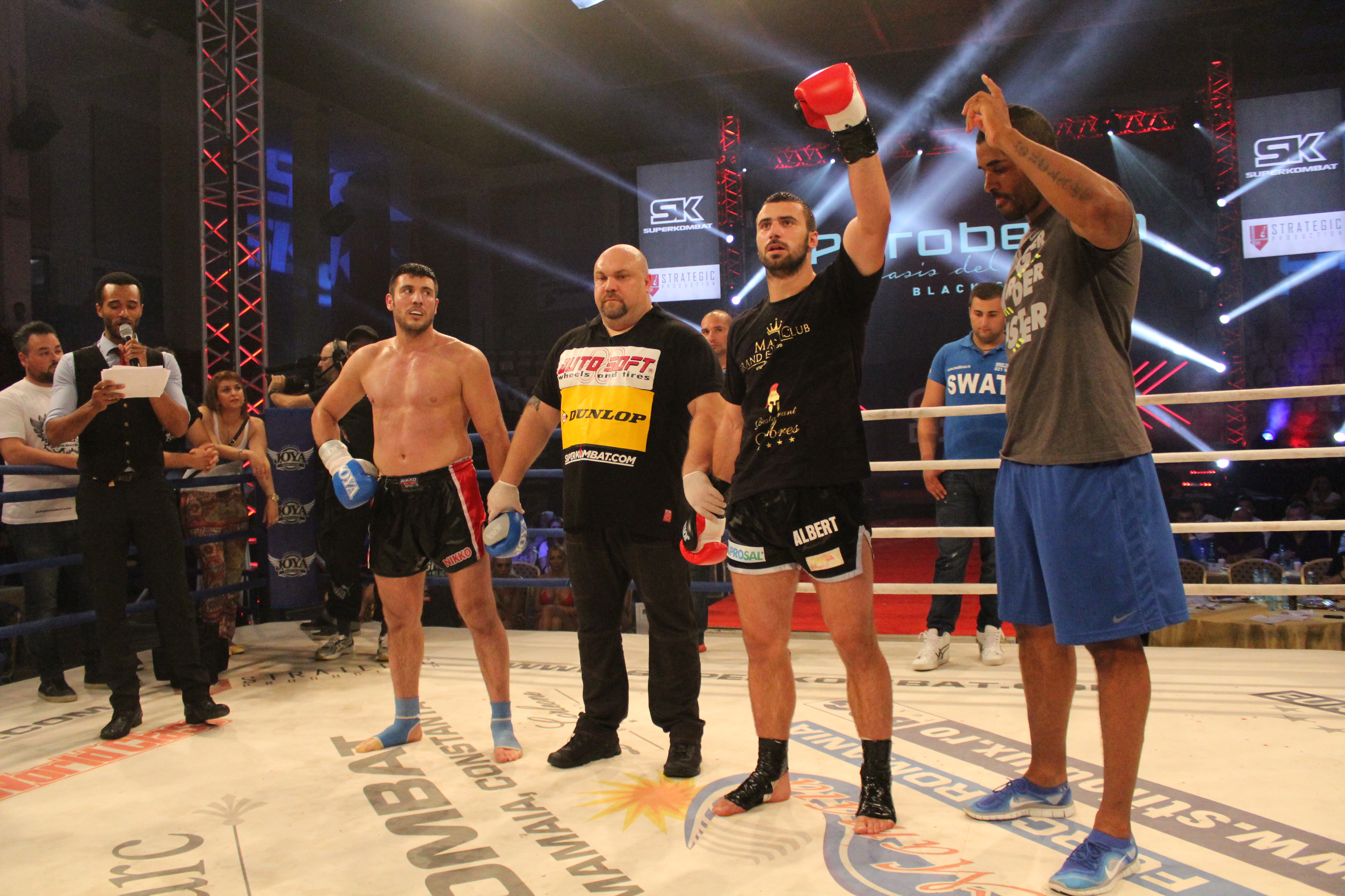VIDEO / Andrei Stoica și-a păstrat centura mondială Superkombat