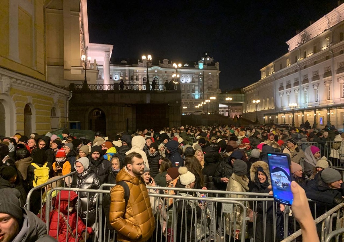 Rușii au stat la cozi uriașe mai multe zile, în fața Teatrului Balșoi din Moscova, ca să cumpere bilete la baletul „Spărgătorul de nuci”