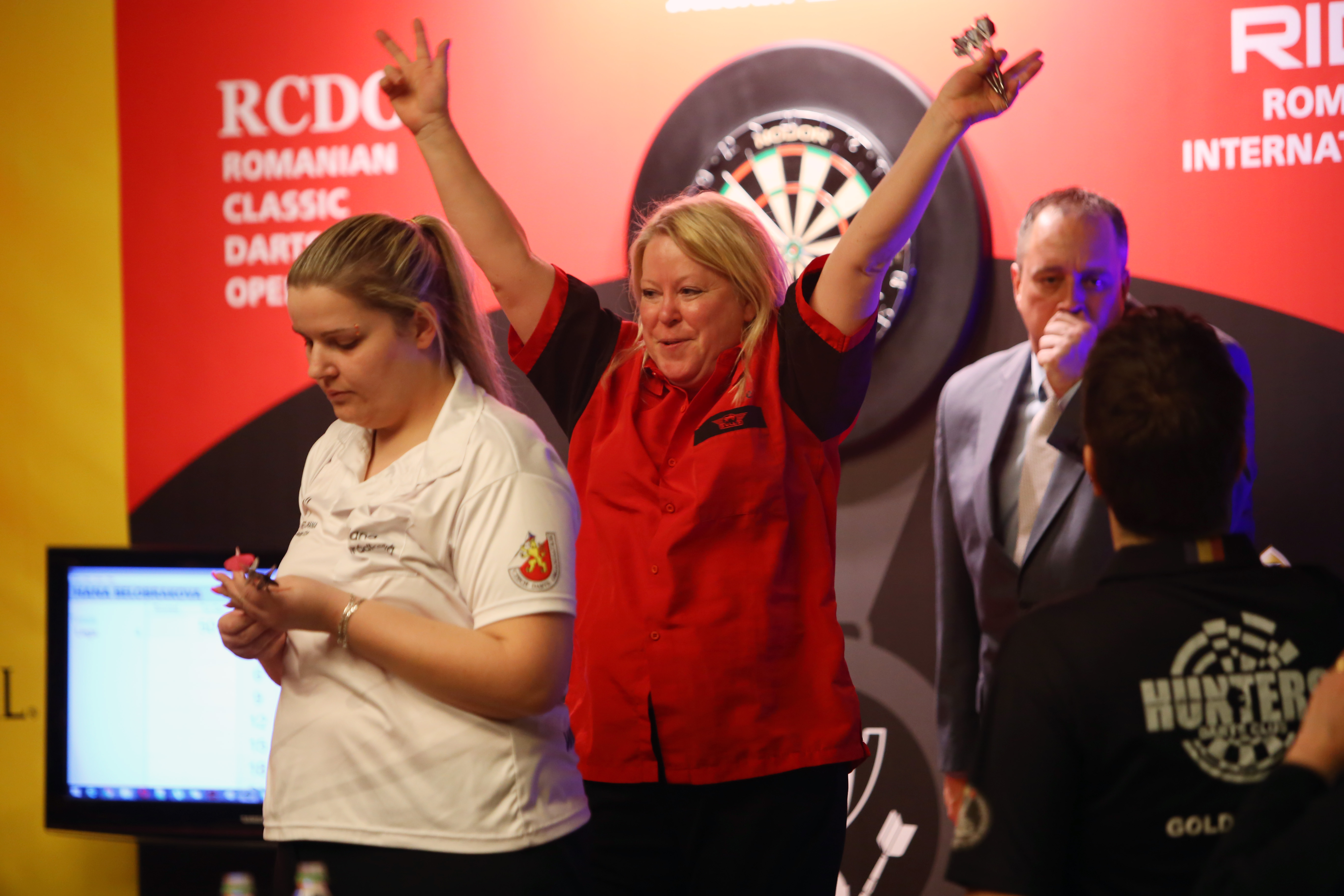 Cei mai tari țintași! Romanian Darts Festival - peste 350 de jucători profesionişti din Europa, la București. Jamie Hughes și Annette Tillborn, învingători