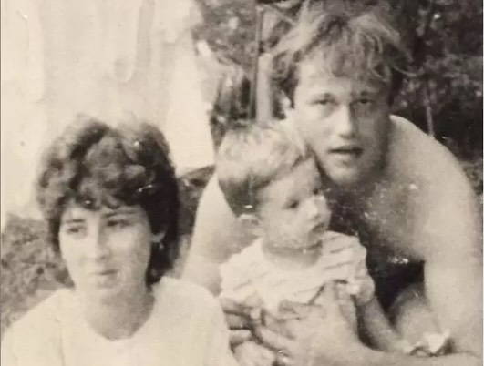 Mihai Bendeac, mesaj emoționant pentru tatăl său: „Îți mulțumesc că ai dus copilul ăsta în palme”. Imagini rare din copilăria actorului