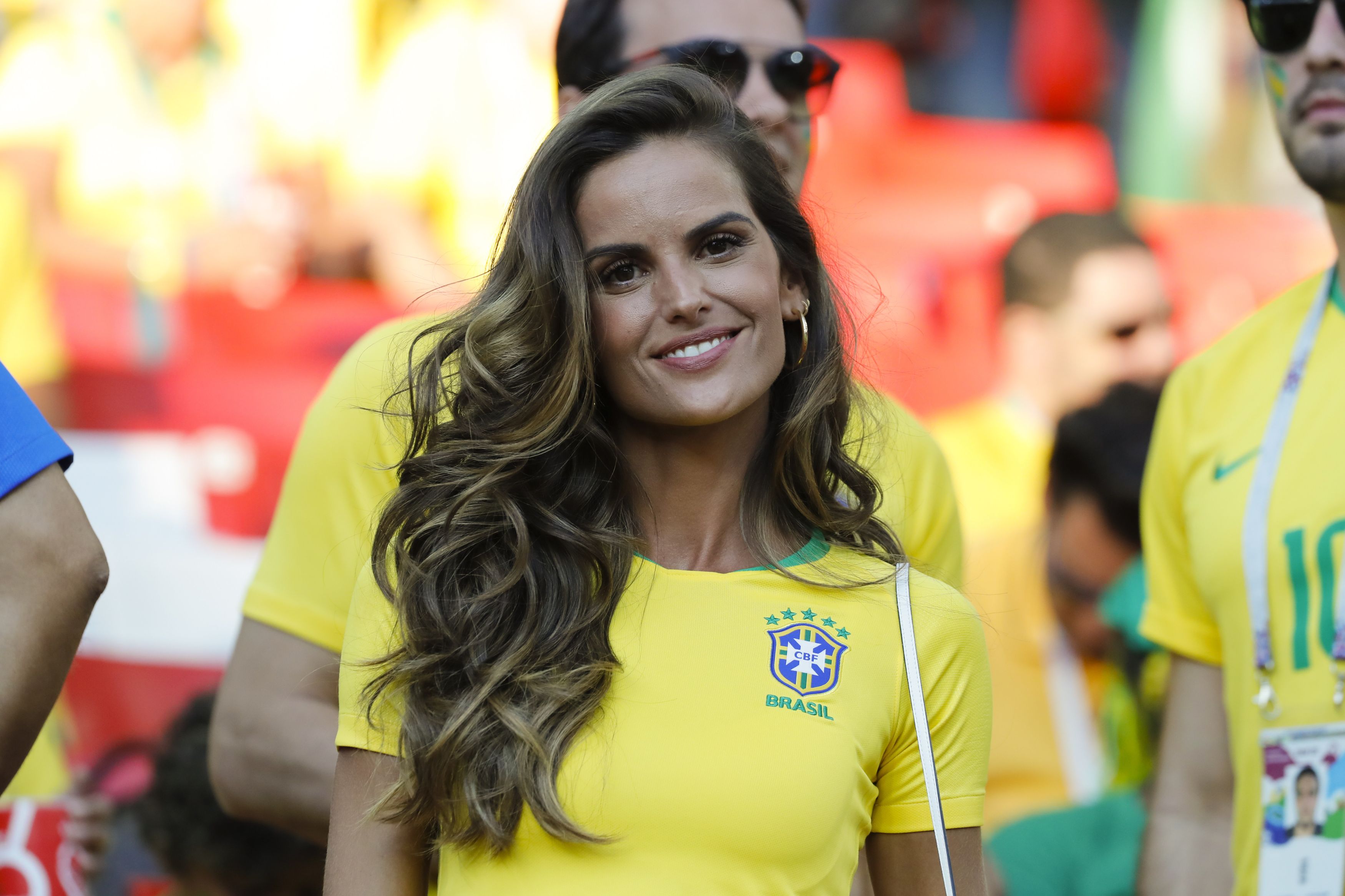 Fotbaliștii din naționala Braziliei sunt susținuți de iubite, soții și fotomodele celebre la Cupa Mondială de fotbal 2018 / GALERIE FOTO