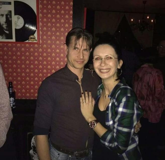 Imagine rară cu Dani Oțil, fratele lui și mama lor. „De câte mai ai timp?”
