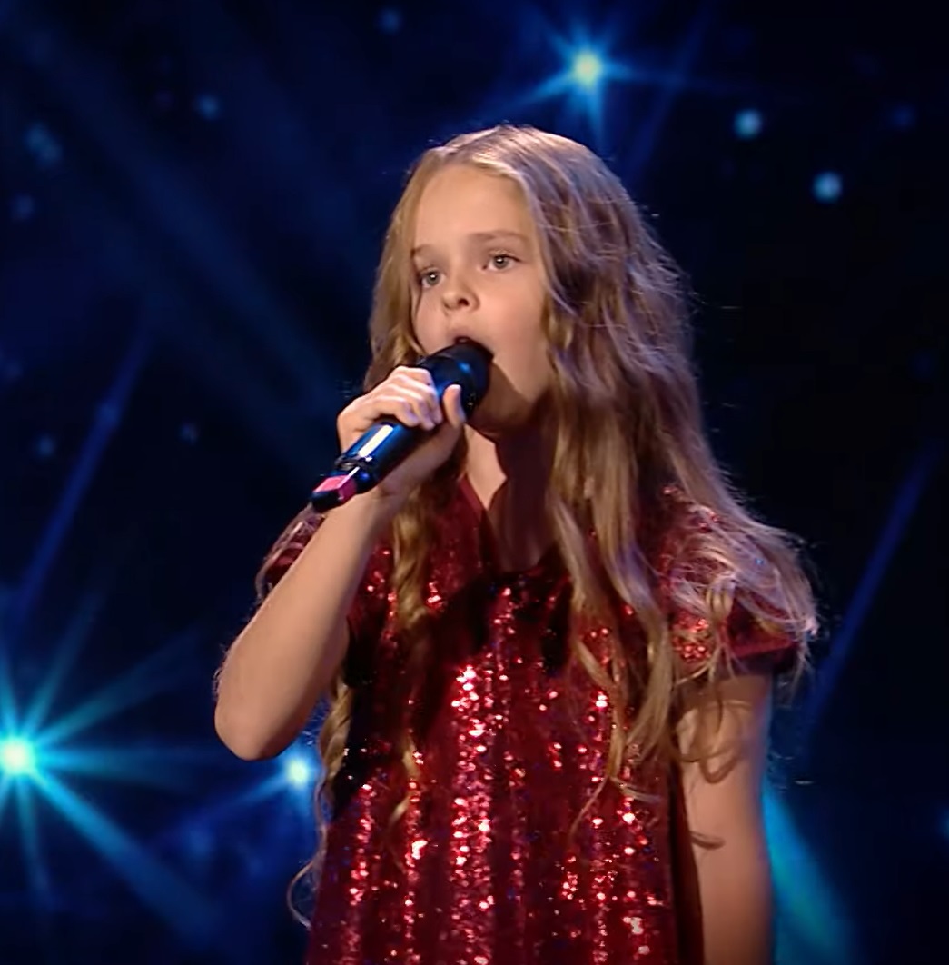Rebeca Rizea, fetița de la „Românii au talent” despre care Pavel Bartoș a spus că are vocea Mădălinei Manole: „Cântă unu la unu și are doar 8 ani”