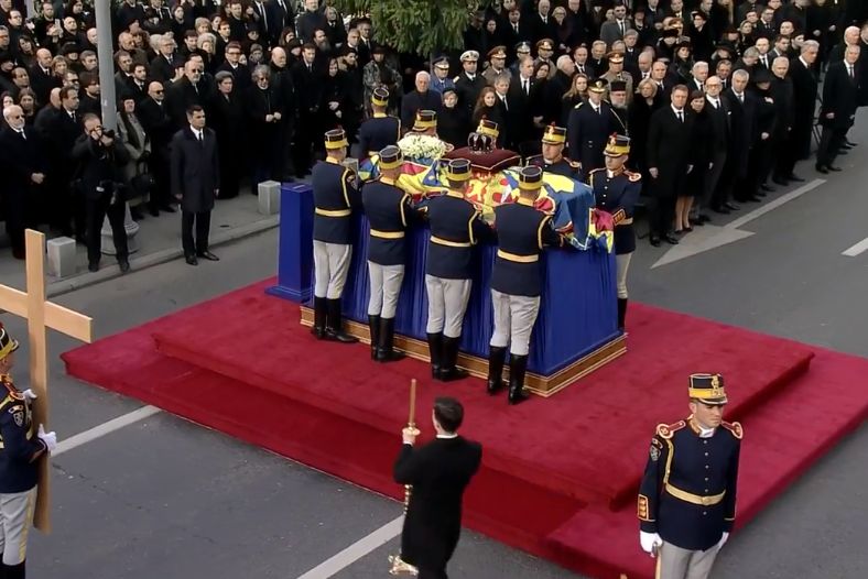 FOTO&VIDEO. România și-a luat rămas bun de la Regele Mihai. Ultimul drum pentru ultimul Rege al românilor