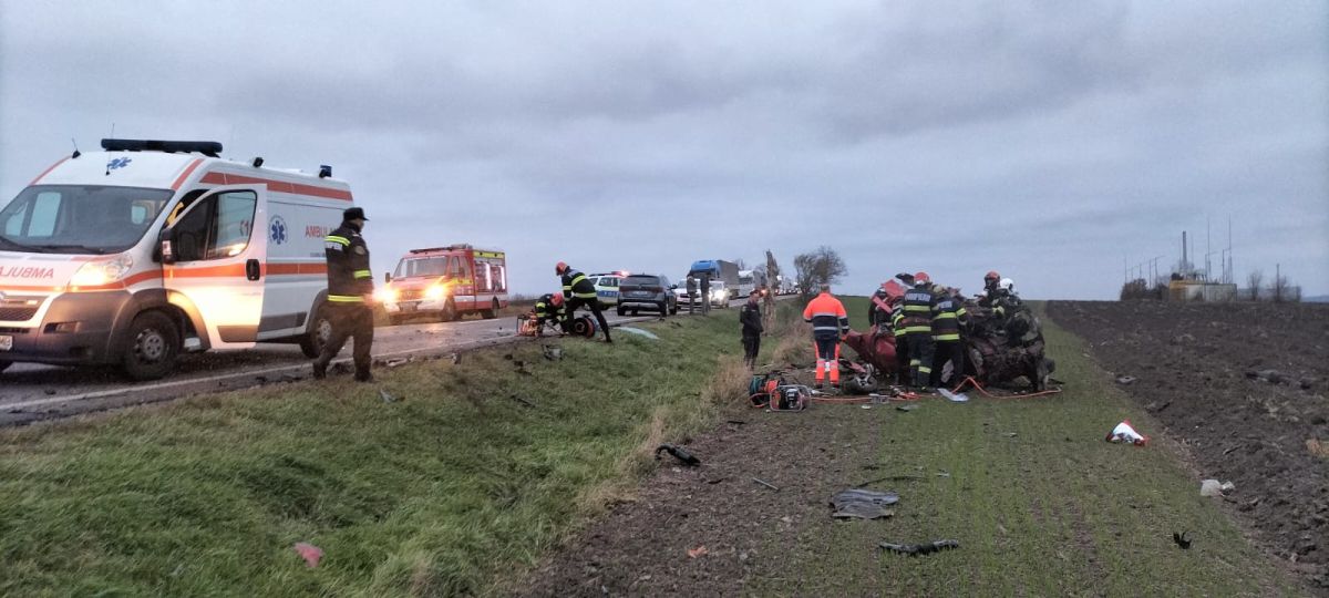 O mașină de „Şcoală”, implicată în accidentul din Grăniceşti soldat cu 5 morți, printre care instructorul și doi elevi