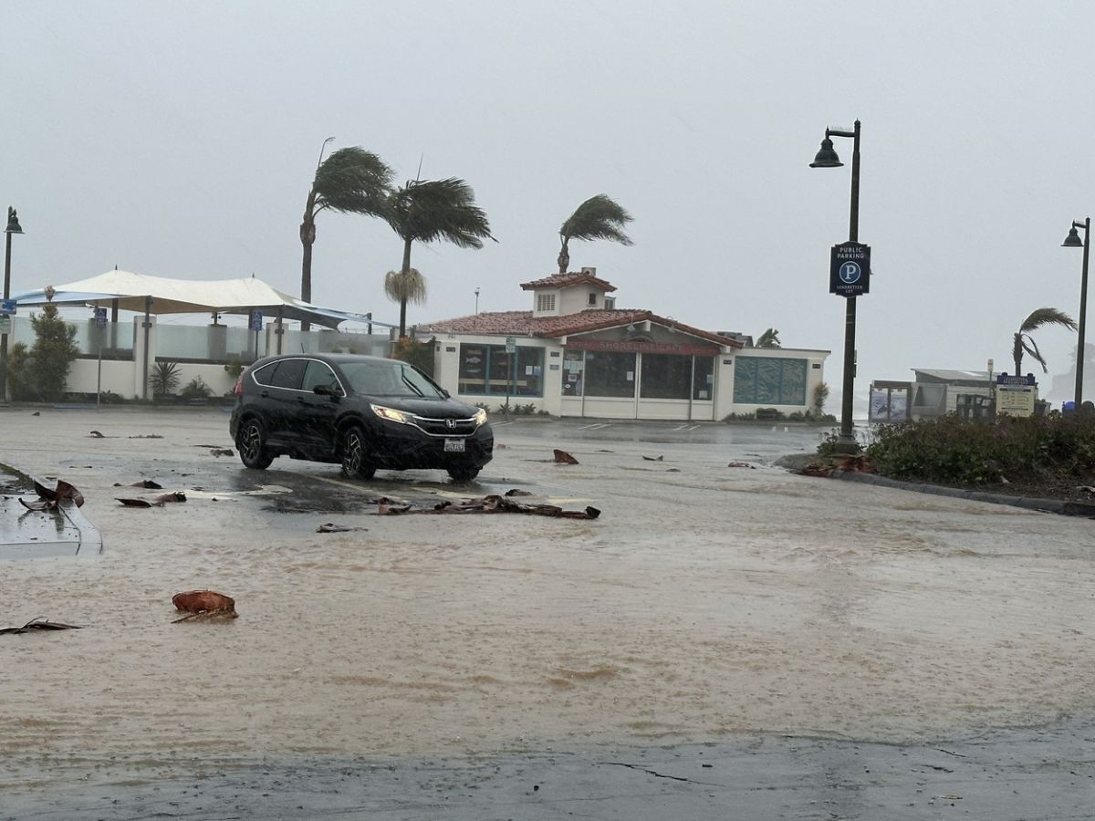 Stare de urgență în California, care se confruntă cu o furtună ridicată la nivelul de „ciclon-bombă”