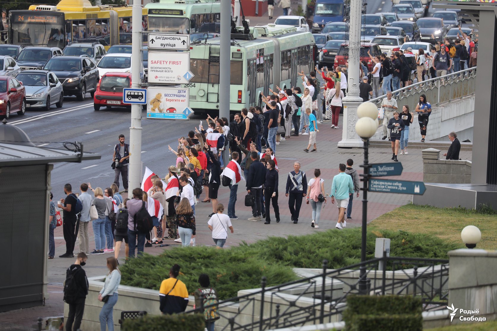 Noi proteste în Belarus | Lanț uman de 13 km, până la închisoarea în care au fost bătuți protestatarii care se opun regimului Lukașenko