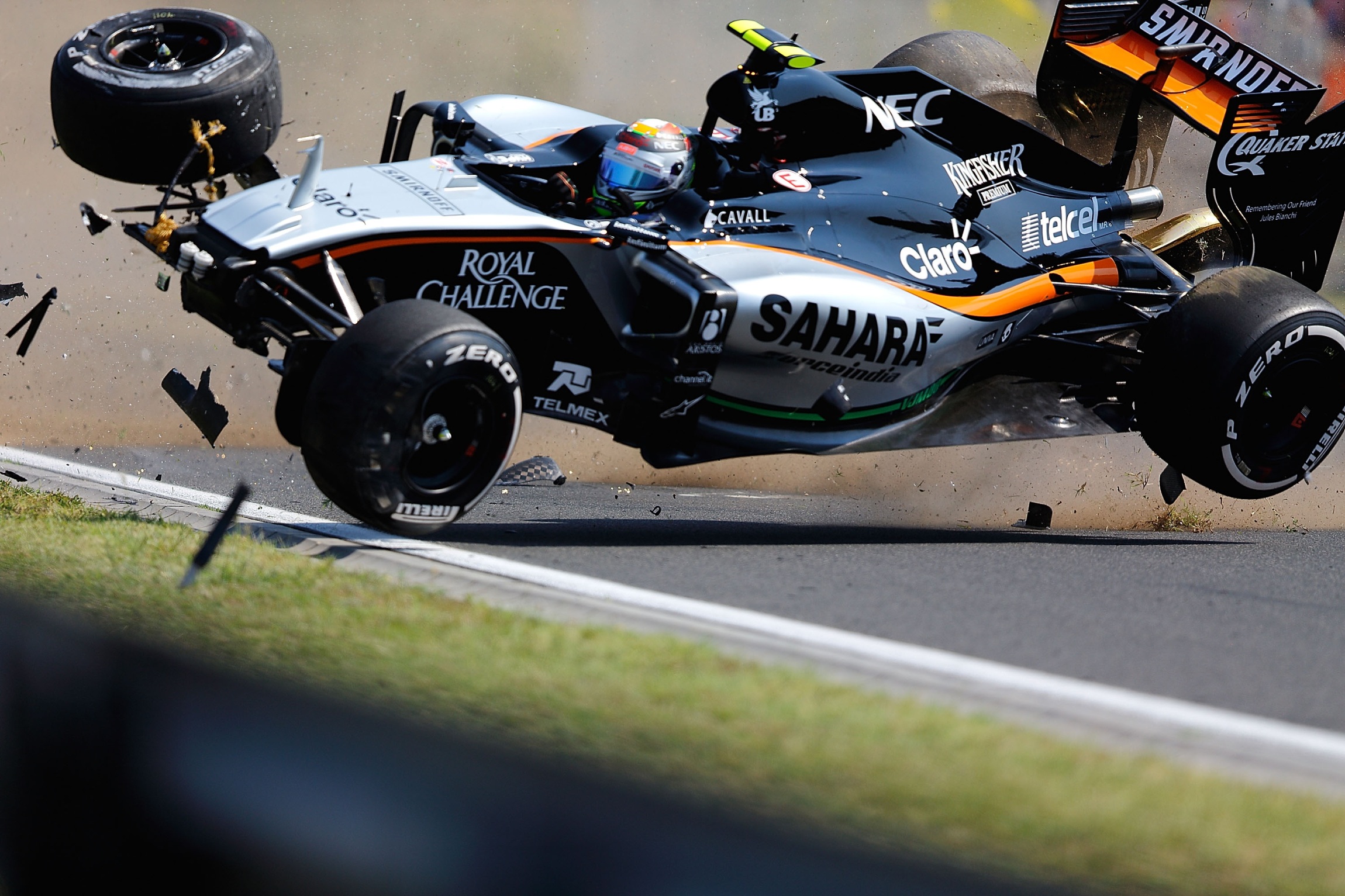 Accident spectaculos pe Hungaroring. Pilotul a scăpat ca prin minune | FOTO & VIDEO