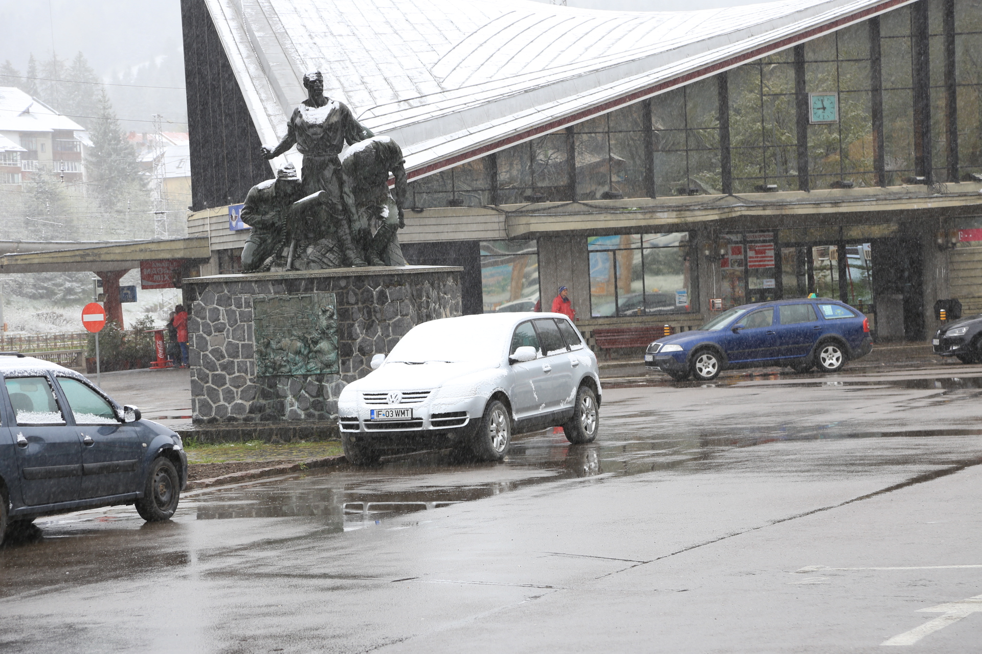 NINSORI în țară înainte de Paște! Se apropie 1 MAI, dar parcă-i iarnă în toată regula! GALERIE FOTO