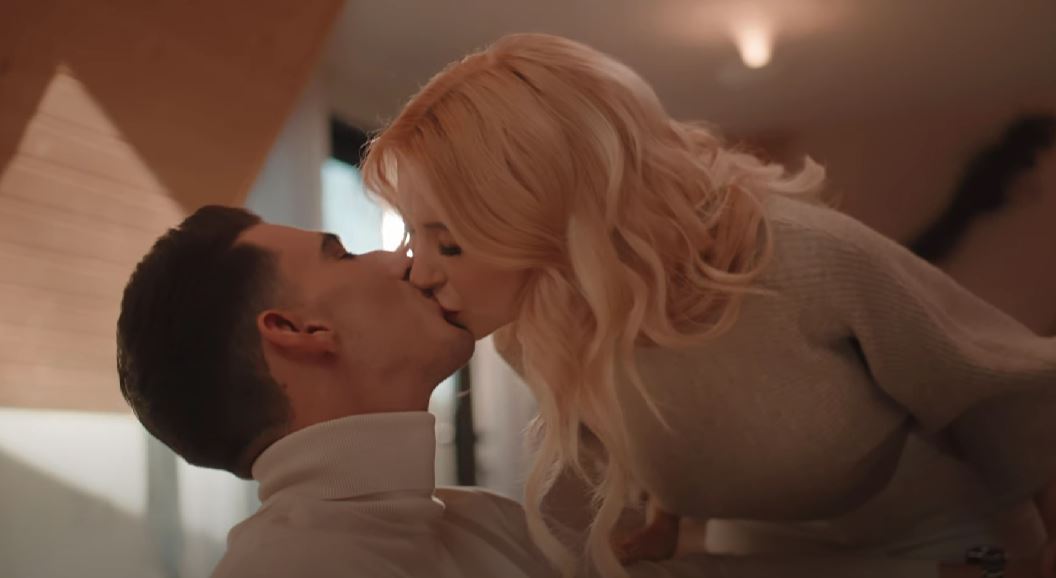 Andreea Bălan, filmată în ipostaze tandre alături de Victor Cornea: „După multe lecții de viață trăite și învățate, acum sunt mai fericită ca oricând”